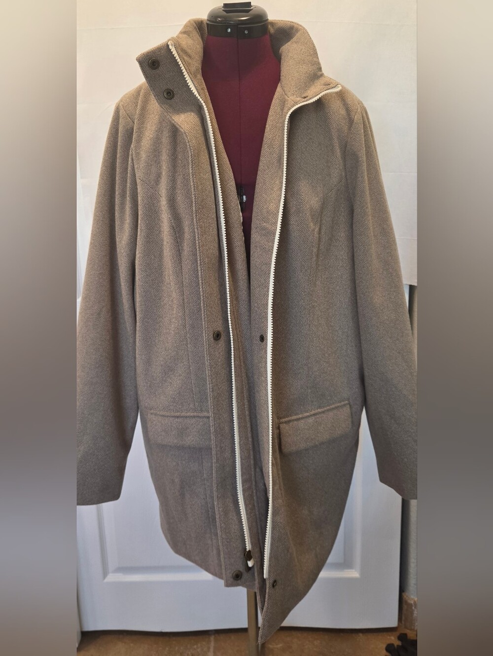 Susan Graver Taupe Herringbone Zip Trench Coat Academia Size L Fall Winter